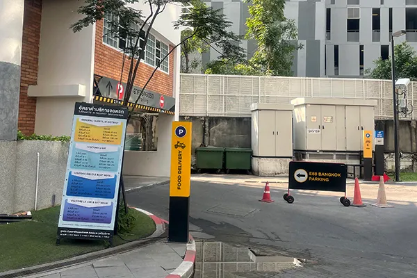 E88 BANGKOK駐車場の入口