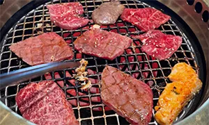 鮨忠 焼肉カーニバル　エムクォーティエ店